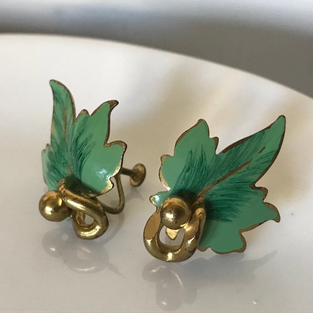 Vintage green leaf screw-back earrings